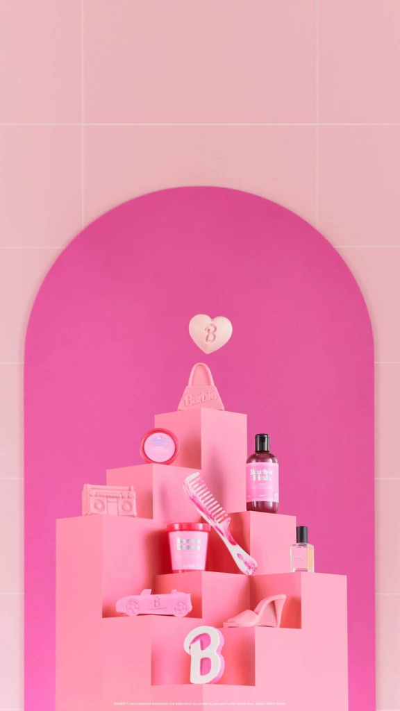 barbie x lush groupshot приклад реклами в рожевому кольорі