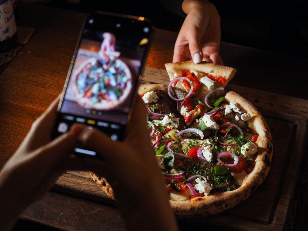 making photo of a pizza